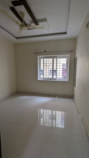 Room in 2 BHK Apartment at Sree Nilayam Kondapur, Kondapur – for Rent