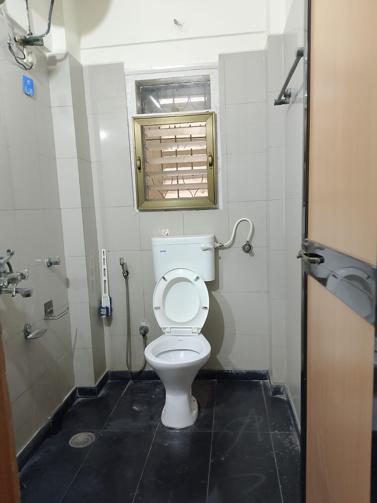 Bathroom, dheeraj-ganga 2 Bedroom 630 Sq.Ft. Apartment In Malad West Mumbai 9665169