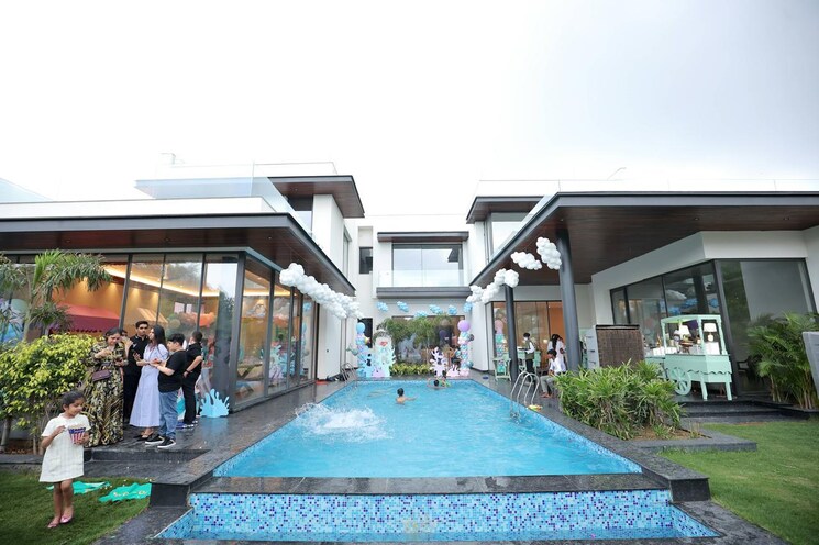 Swimming Pool, west end colony 5 Bedroom 10000 Sq.Mt. Independent House In West End Colony Delhi 9665188