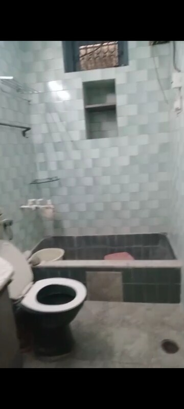 Bathroom in 2 BHK Builder Floor at RWA Apartments Sector 40, Sector 40 – for Rent