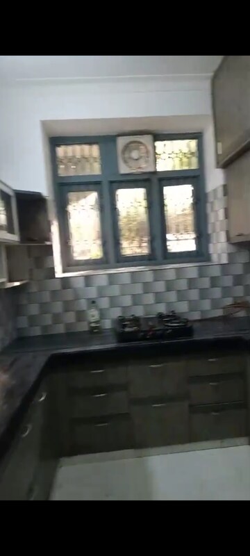Kitchen in 2 BHK Builder Floor at RWA Apartments Sector 40, Sector 40 – for Rent