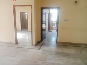  2 BHK Apartment at Raja Park – for Rent