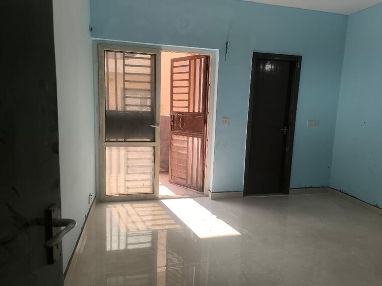 Room, bptp-park-81 3.5 Bedroom 2400 Sq.Ft. Apartment In Sector 81 Faridabad 9665259
