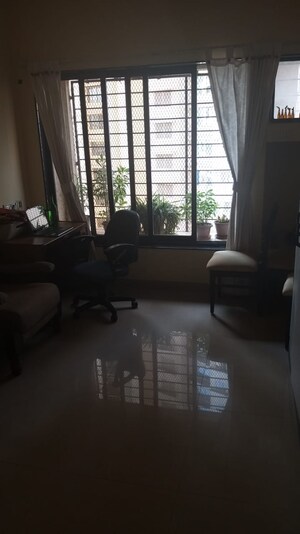 Living Room in 1.5 BHK Apartment at Swapnalok Towers, Malad East – for Sale