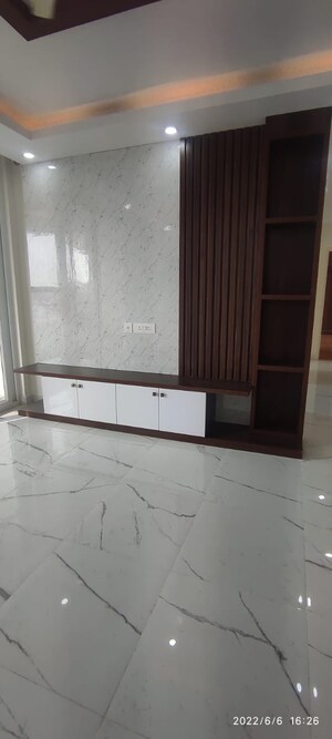 Room in 2 BHK Apartment at Mantri Lithos, Thanisandra – for Rent