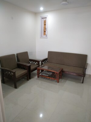 Living Room in 1 BHK Builder Floor at DLF City Phase V, Dlf Phase V – for Rent