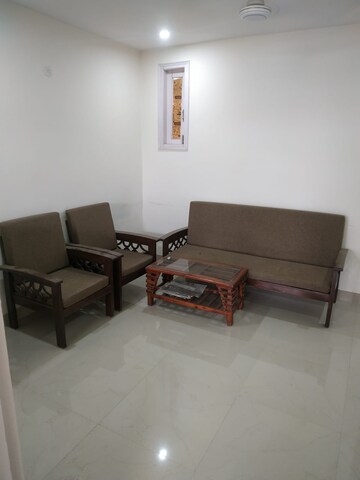 Living Room in 1 BHK Builder Floor at DLF City Phase V, Dlf Phase V – for Rent