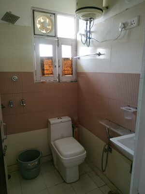 Bathroom in 1 BHK Builder Floor at DLF City Phase V, Dlf Phase V – for Rent