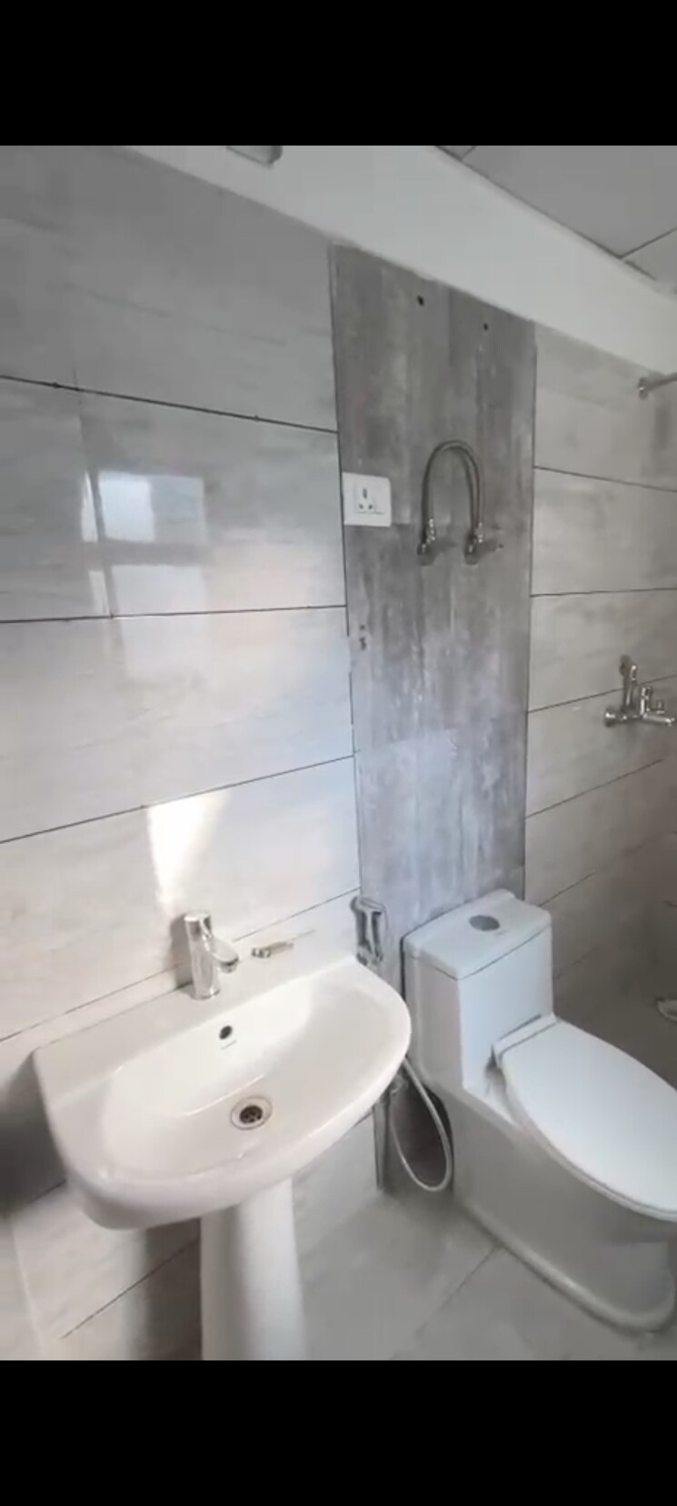 Bathroom, gulshan-bellina 2 Bedroom 663 Sq.Ft. Apartment In Sector 16 Greater Noida Greater Noida 9665288