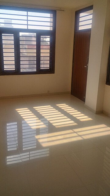 Room in 3 BHK Apartment at Raja Park – for Sale