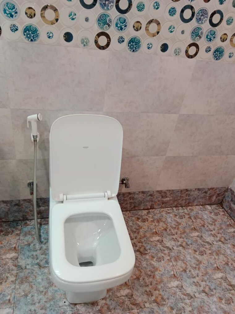 Bathroom, saya-gold-avenue 4 Bedroom 2370 Sq.Ft. Apartment In Vaibhav Khand Ghaziabad 9665286