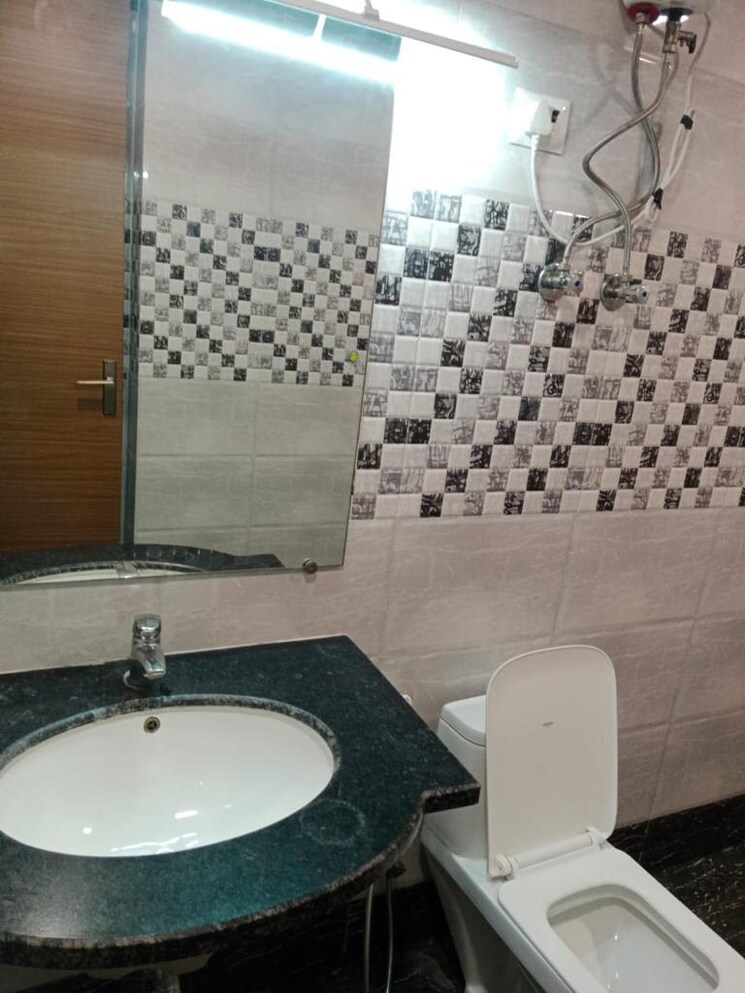 Bathroom, saya-gold-avenue 4 Bedroom 2370 Sq.Ft. Apartment In Vaibhav Khand Ghaziabad 9665286