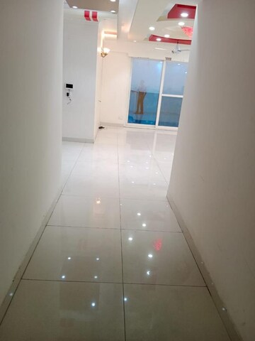 Room in 4 BHK Apartment at Saya Gold Avenue, Vaibhav Khand – for Rent