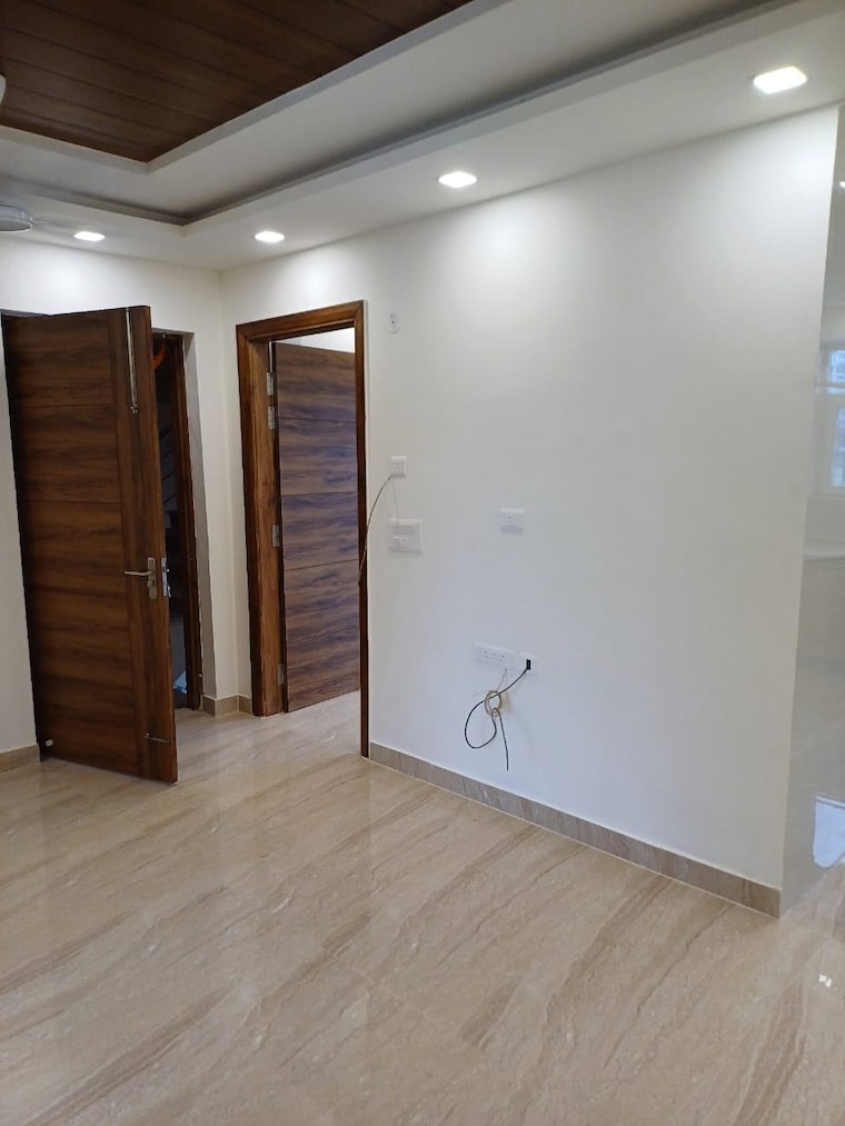 Room, sector 84 3 Bedroom 150 Sq.Yd. Builder Floor In Sector 84 Faridabad 9665303