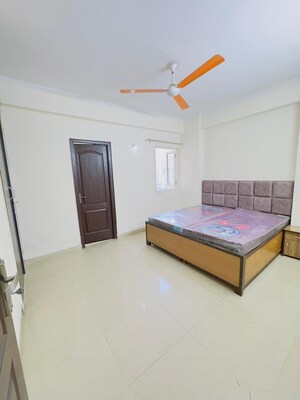 Room in 3.5 BHK Apartment at Aims Golf City, Sector 75 – for Rent