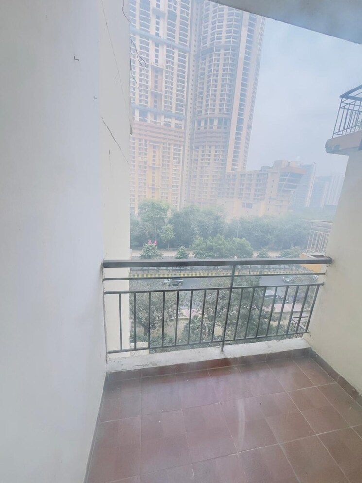 undefined, aims-golf-city 3.5 Bedroom 1550 Sq.Ft. Apartment In Sector 75 Noida 9665339