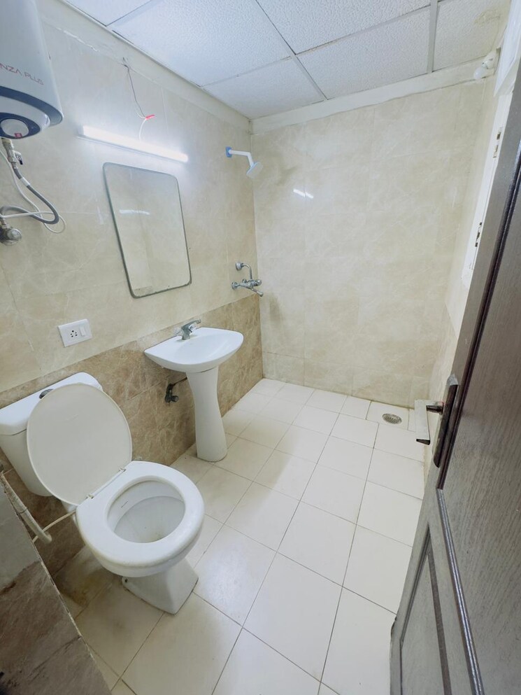 Bathroom, aims-golf-city 3.5 Bedroom 1550 Sq.Ft. Apartment In Sector 75 Noida 9665339