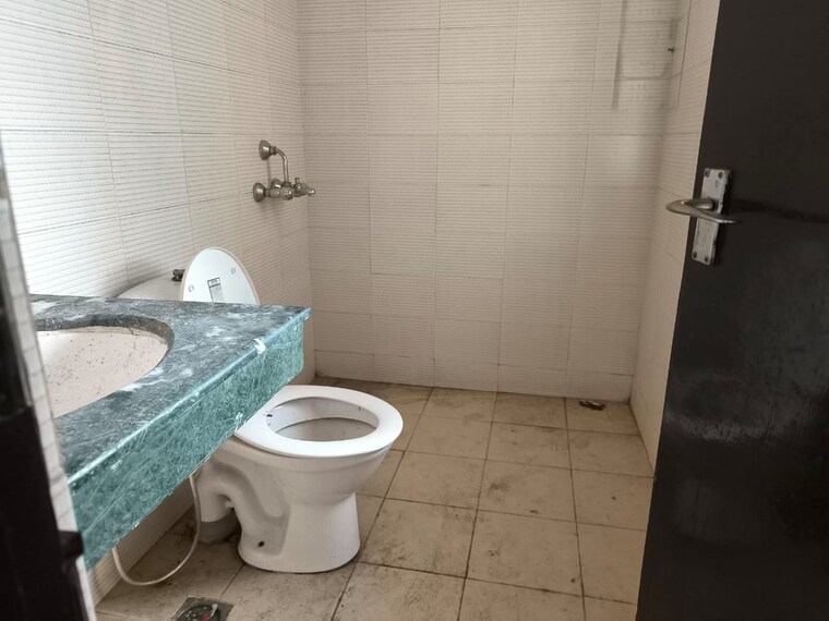 Bathroom, bptp-park-81 3.5 Bedroom 2430 Sq.Ft. Apartment In Sector 81 Faridabad 9665370