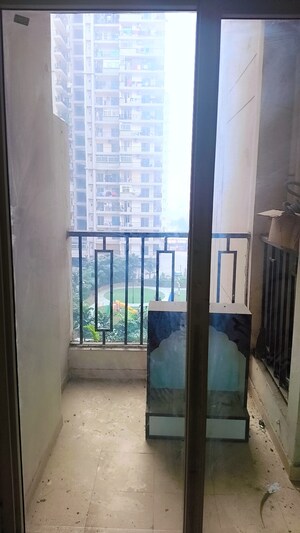 Room in 3 BHK Apartment at Windsor Paradise 2, Raj Nagar Extension – for Sale