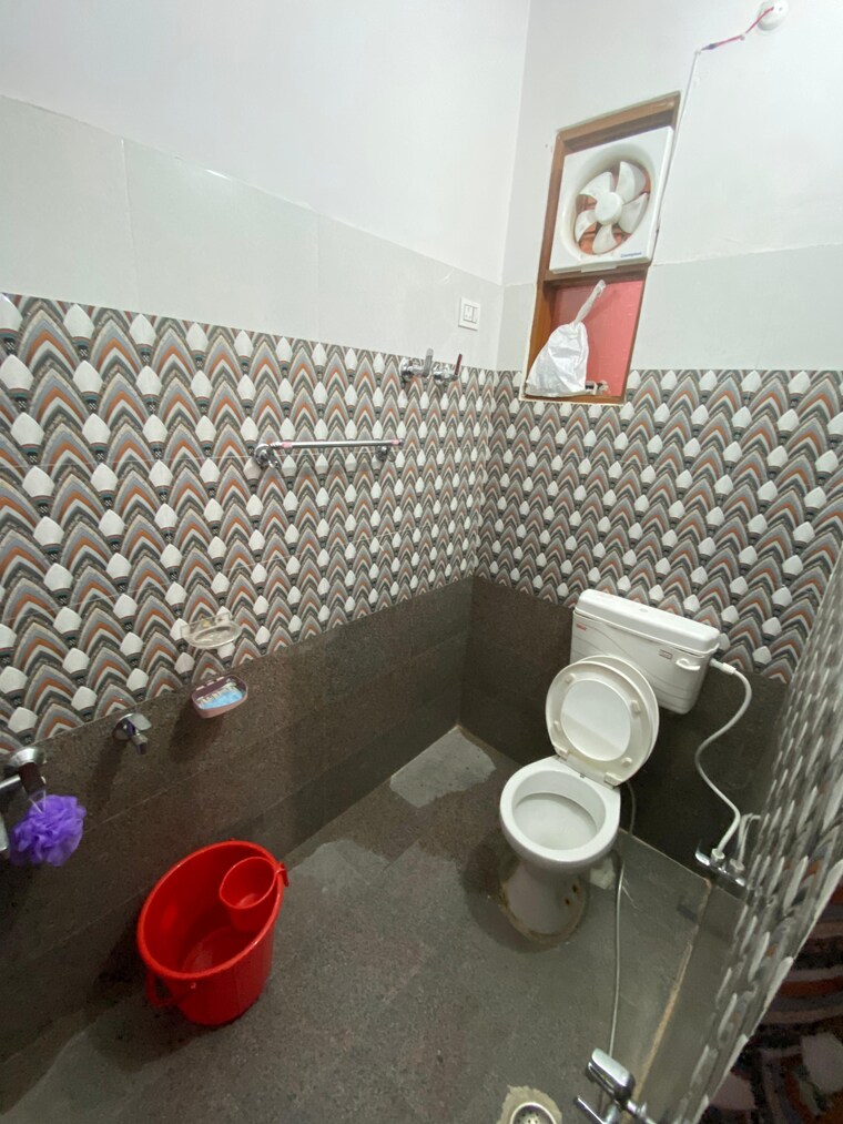 Bathroom, gomti nagar Pg For Boys & Girls In Gomti Nagar 9665394