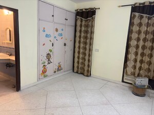 Room in 4 BHK Apartment at Kiran Residency, Sector 56 – for Rent