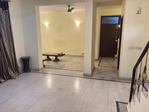 Room in 4 BHK Apartment at Kiran Residency, Sector 56 – for Rent