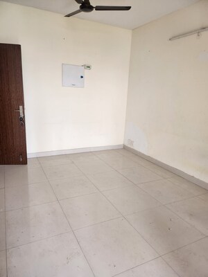 Room in 3 BHK Apartment at Spr Imperial Estate, Sector 82 – for Rent