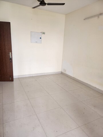 Room in 3 BHK Apartment at Spr Imperial Estate, Sector 82 – for Rent