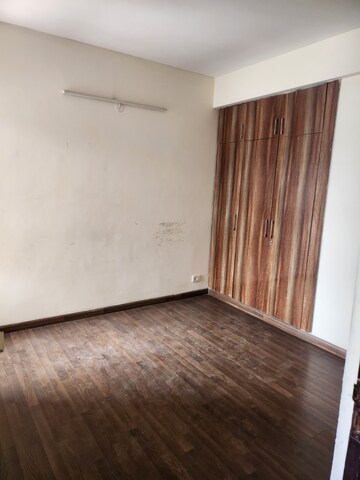 Room in 3 BHK Apartment at Spr Imperial Estate, Sector 82 – for Rent