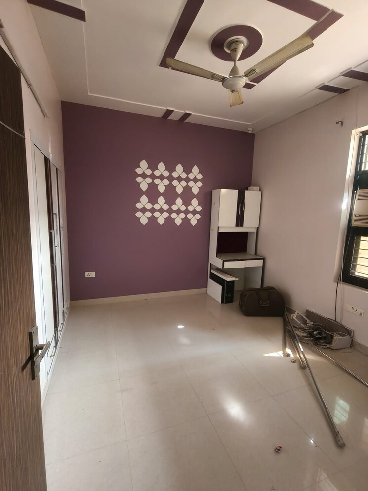 Living Room, sector 9 2.5 Bedroom 160 Sq.Yd. Builder Floor In Sector 9 Gurgaon 9665431