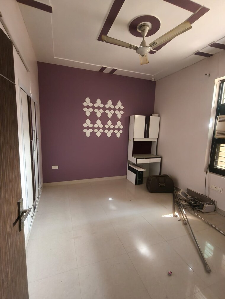 Living Room, sector 9 2.5 Bedroom 160 Sq.Yd. Builder Floor In Sector 9 Gurgaon 9665431