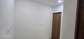 Room in 4 BHK Apartment at Prestige Beverly Hills, Kokapet – for Rent