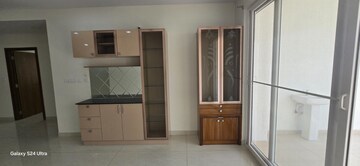 Room in 4 BHK Apartment at Prestige Beverly Hills, Kokapet – for Rent