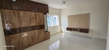 Room in 4 BHK Apartment at Prestige Beverly Hills, Kokapet – for Rent