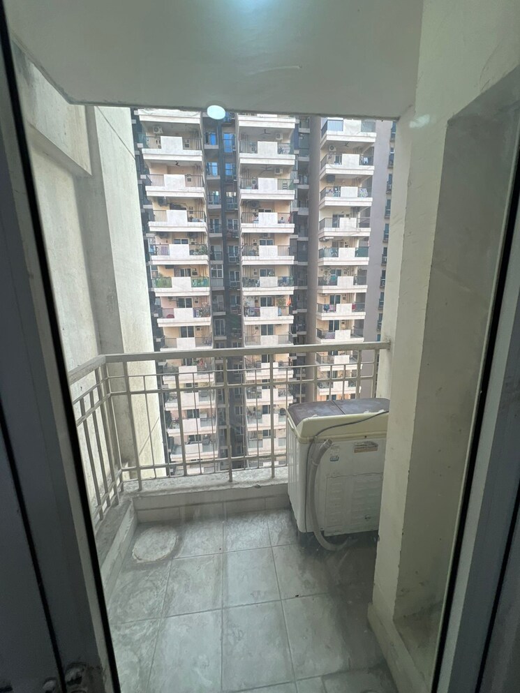 Bathroom, mahagun-mywoods 2 Bedroom 960 Sq.Ft. Apartment In Sector 16c Greater Noida Greater Noida 9665449