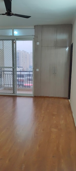 Room in 2 BHK Apartment at Mahagun Mywoods II, Sector 16c Greater Noida – for Rent