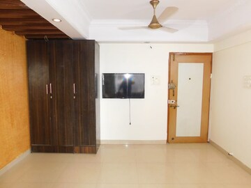 Room in 2 BHK Apartment at Blue Star Apartment, Andheri West – for Rent