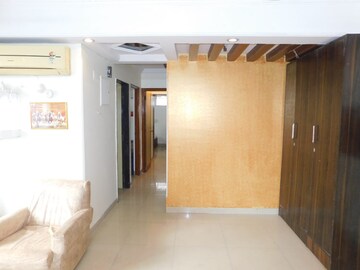 Room in 2 BHK Apartment at Blue Star Apartment, Andheri West – for Rent