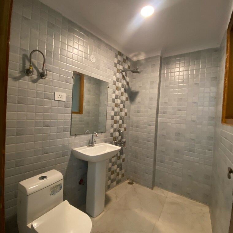 Bathroom, chattarpur 2 Bedroom 850 Sq.Ft. Builder Floor In Chattarpur Delhi 9665490