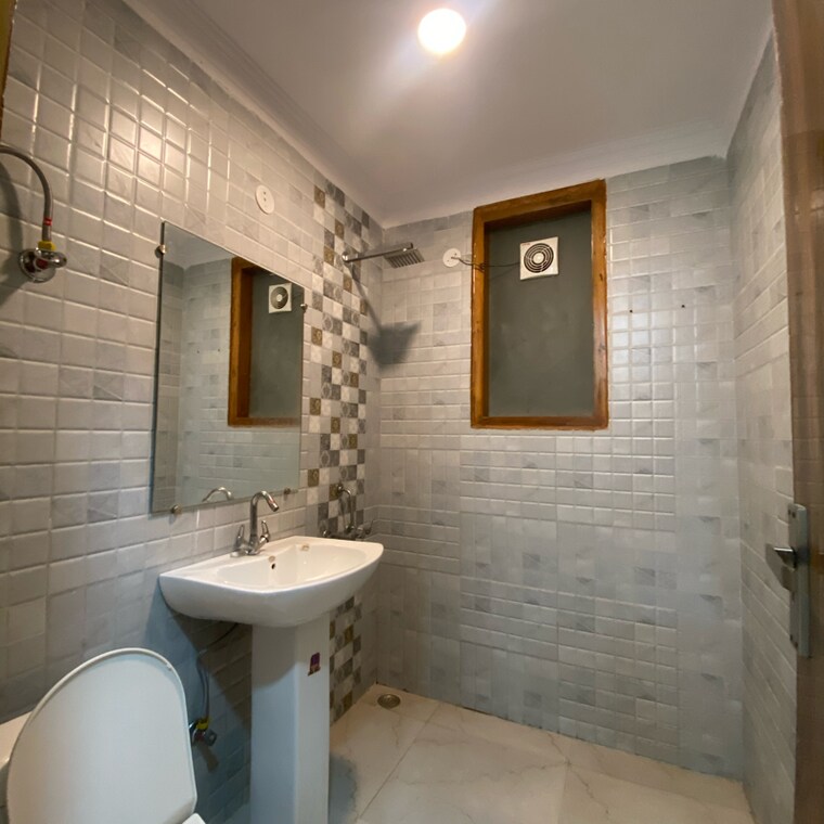 Bathroom, chattarpur 2 Bedroom 850 Sq.Ft. Builder Floor In Chattarpur Delhi 9665490