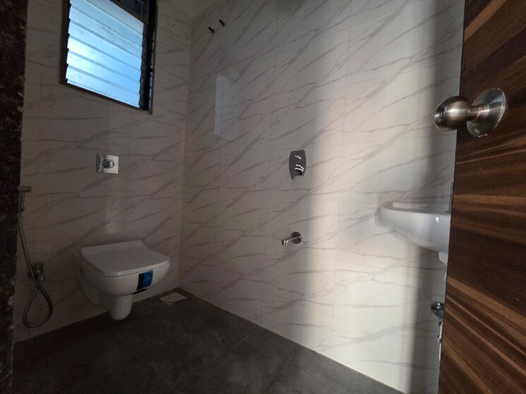 Bathroom, gulmohar-chs-goregaon 2 Bedroom 648 Sq.Ft. Apartment In Goregaon West Mumbai 9665494