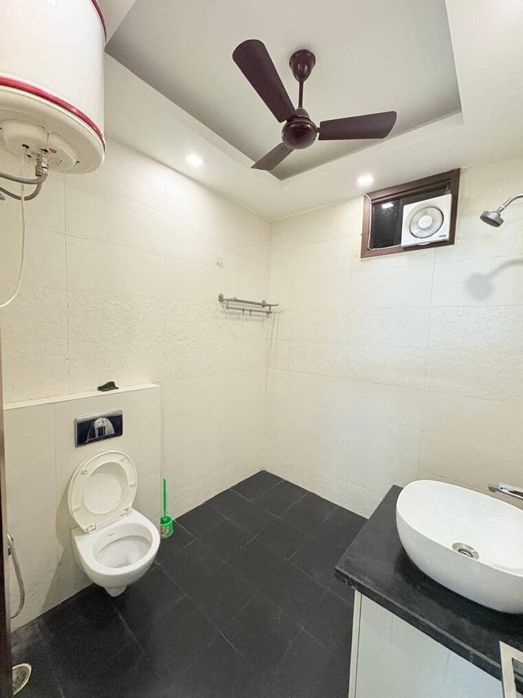 Bathroom, freedom fighters enclave 1 Bedroom 500 Sq.Ft. Apartment In Freedom Fighters Enclave Delhi 9665499