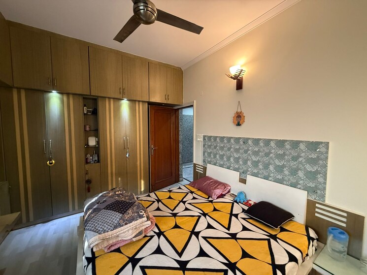 Bedroom, paschim vihar 3 Bedroom 1200 Sq.Ft. Apartment In Paschim Vihar Delhi 9665543