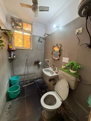 Bathroom in 3 BHK Apartment at Paschim Vihar – for Rent