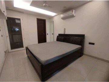 Bedroom in 3 BHK Builder Floor at Safdarjung Enclave – for Rent