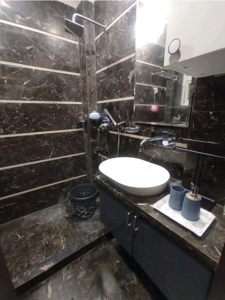 Gym, safdarjung enclave 3 Bedroom 1800 Sq.Ft. Builder Floor In Safdarjung Enclave Delhi 9665536