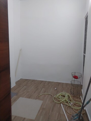 Room in 1.5 BHK Apartment at Paschim Vihar – for Rent