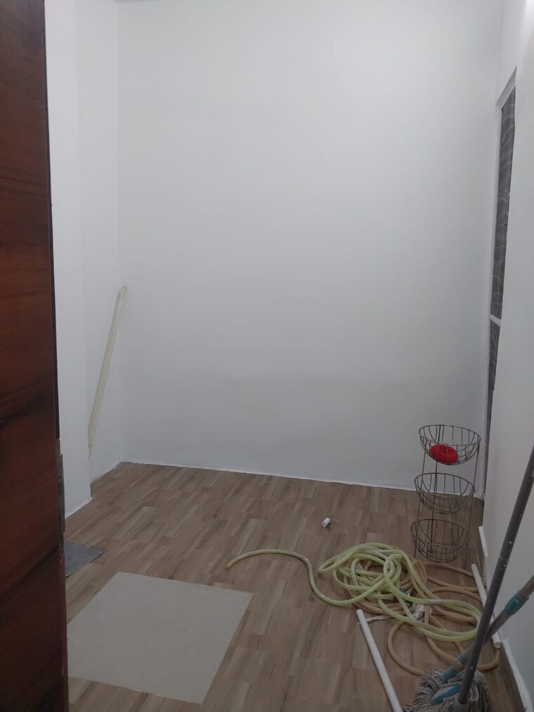 Room, paschim vihar 1.5 Bedroom 600 Sq.Ft. Apartment In Paschim Vihar Delhi 9665564