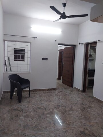 Room in 1.5 BHK Apartment at Paschim Vihar – for Rent