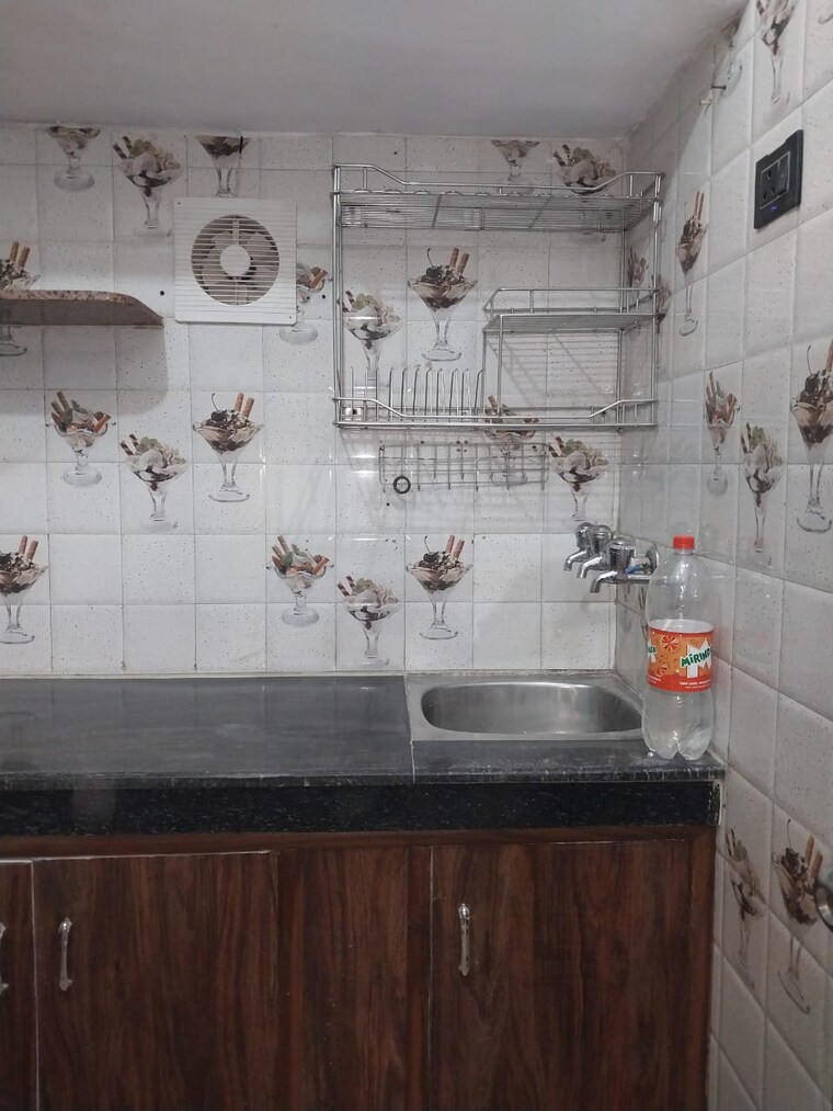Kitchen, paschim vihar 1.5 Bedroom 600 Sq.Ft. Apartment In Paschim Vihar Delhi 9665564